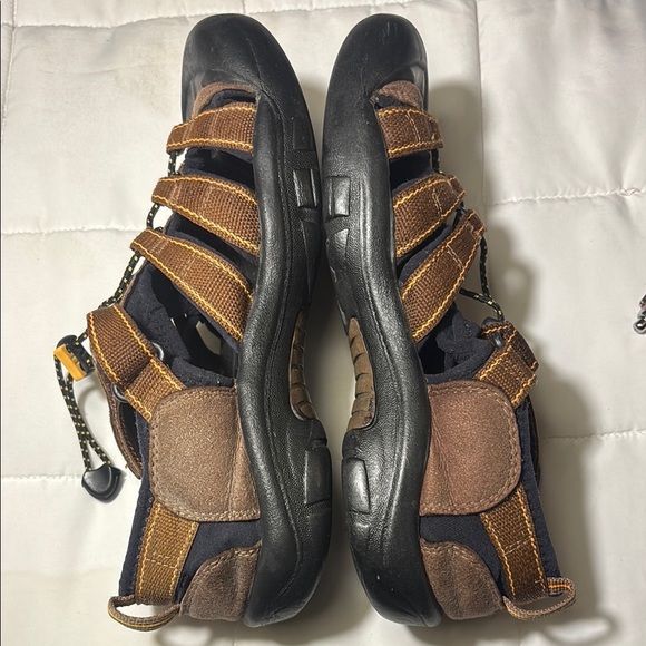 Keen Closed Toe Waterproof Brown Outdoor Adventure Sandals - Picture 5 of 11
